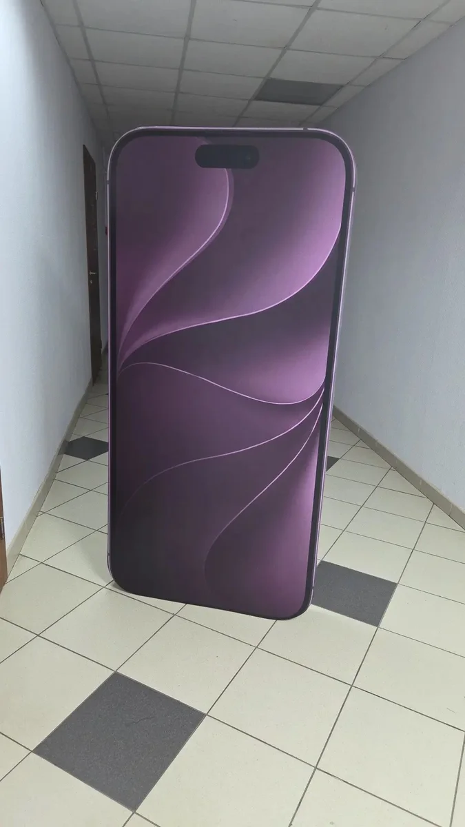Ростовая фигура товара в полный рост, картонная фигура смартфона для магазина электроники