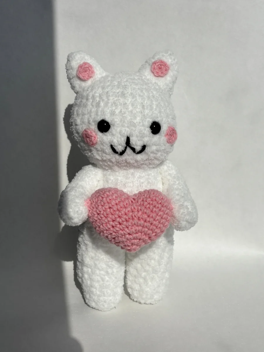 Вязаный котик с сердечком, 20 см, мягкая игрушка ручной работы, подарок — фото 4
